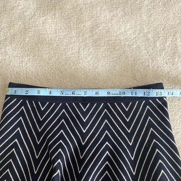 Carmen Marc Valo Knit Skirt in navy with white chevron print - Picture 4 of 8